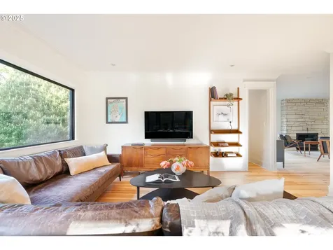 16 SW Abernethy Street Portland OR 97239