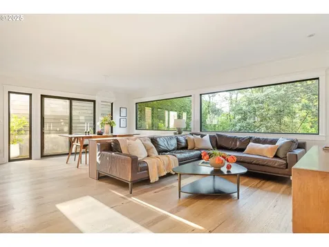 16 SW Abernethy Street Portland OR 97239