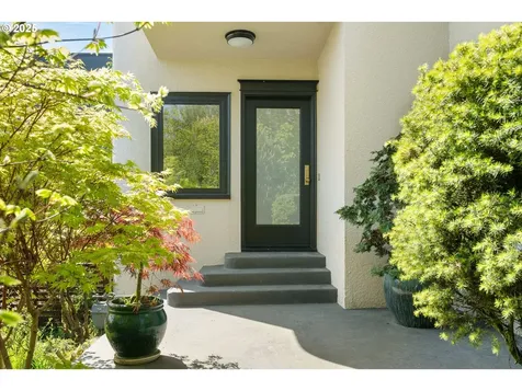 16 SW Abernethy Street Portland OR 97239
