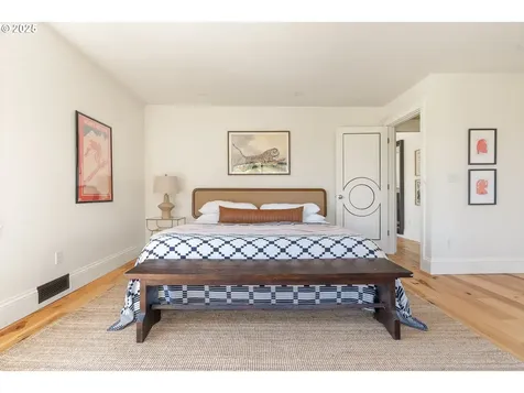 16 SW Abernethy Street Portland OR 97239