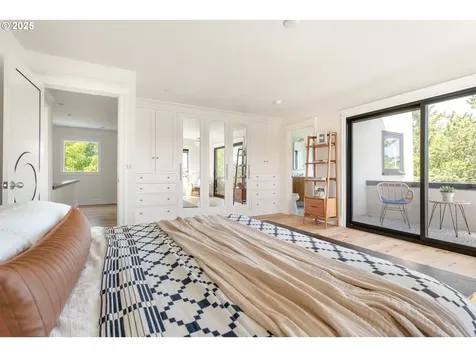 16 SW Abernethy Street Portland OR 97239