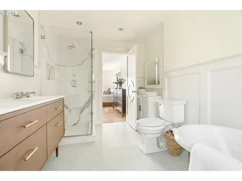 16 SW Abernethy Street Portland OR 97239