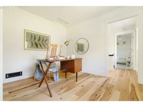 16 SW Abernethy Street Portland OR 97239