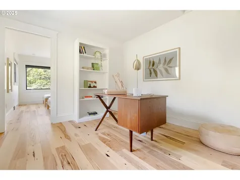 16 SW Abernethy Street Portland OR 97239