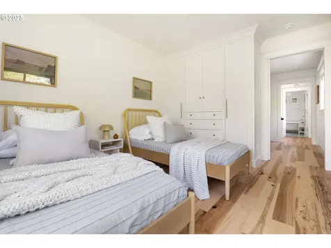 16 SW Abernethy Street Portland OR 97239