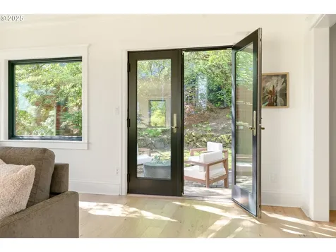 16 SW Abernethy Street Portland OR 97239