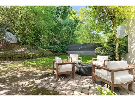 16 SW Abernethy Street Portland OR 97239