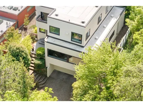 16 SW Abernethy Street Portland OR 97239