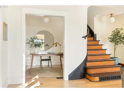 16 SW Abernethy Street Portland OR 97239