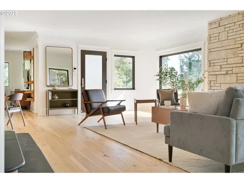 16 SW Abernethy Street Portland OR 97239
