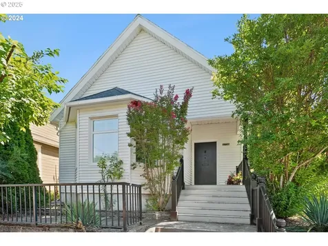 2738 SE 18th Avenue Portland OR 97202