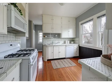 2738 SE 18th Avenue Portland OR 97202