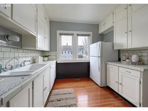2738 SE 18th Avenue Portland OR 97202