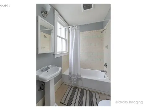 2738 SE 18th Avenue Portland OR 97202