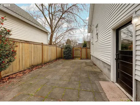 2738 SE 18th Avenue Portland OR 97202