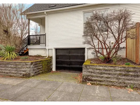 2738 SE 18th Avenue Portland OR 97202