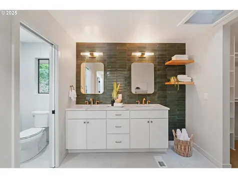 18 Monticello Drive Lake Oswego OR 97035