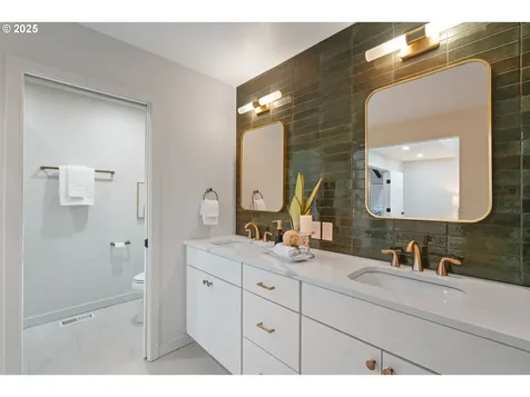 18 Monticello Drive Lake Oswego OR 97035