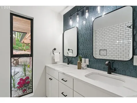 18 Monticello Drive Lake Oswego OR 97035