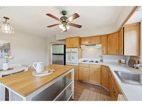 7660 SW 74th Avenue Portland OR 97223
