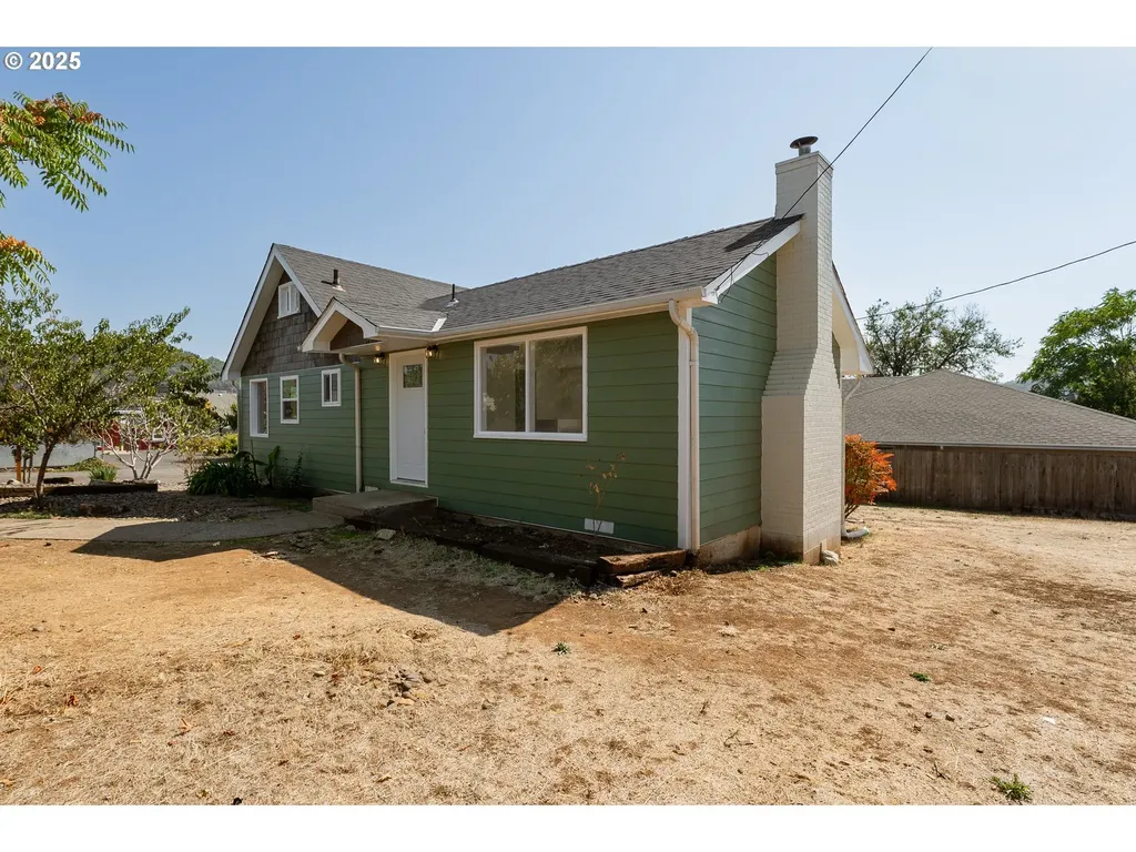 1246 NW Hicks Street Roseburg OR 97470