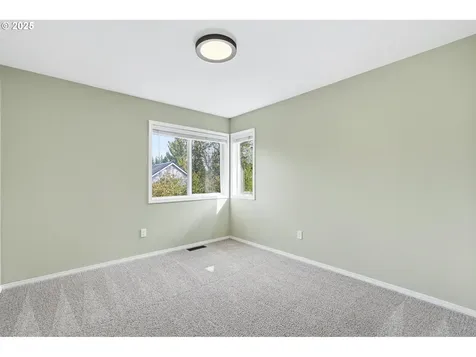 19865 Castleberry Loop Oregon City OR 97045