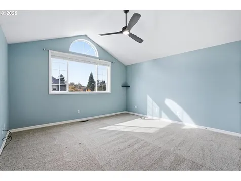 19865 Castleberry Loop Oregon City OR 97045
