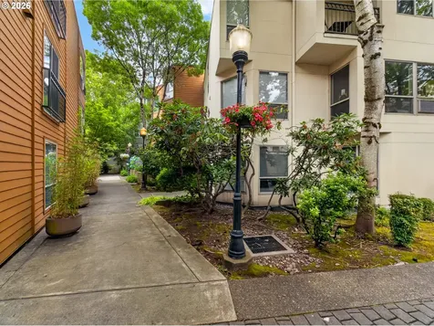 1535 SW Clay Street Portland OR 97201