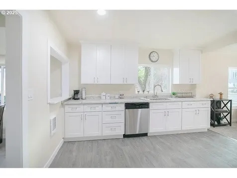 1214 S 5th Avenue Kelso WA 98626