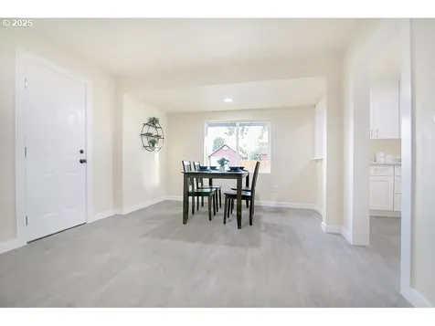 1214 S 5th Avenue Kelso WA 98626