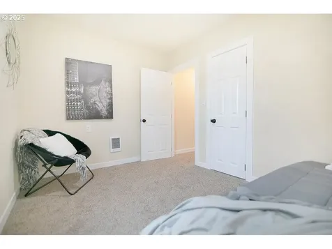 1214 S 5th Avenue Kelso WA 98626