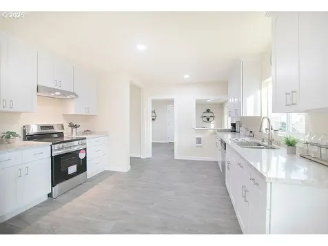 1214 S 5th Avenue Kelso WA 98626