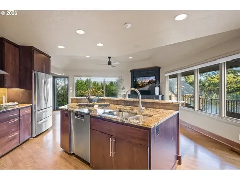 1592 View Lake Court Lake Oswego OR 97034