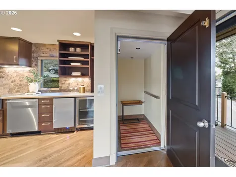 1592 View Lake Court Lake Oswego OR 97034