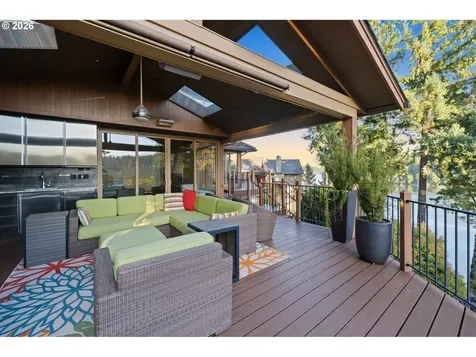 1592 View Lake Court Lake Oswego OR 97034