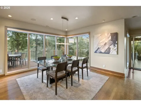 1592 View Lake Court Lake Oswego OR 97034