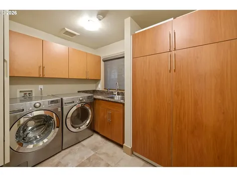 1592 View Lake Court Lake Oswego OR 97034