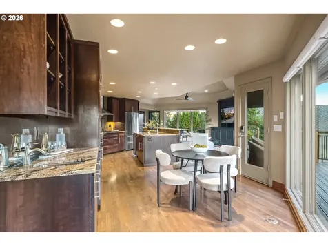 1592 View Lake Court Lake Oswego OR 97034