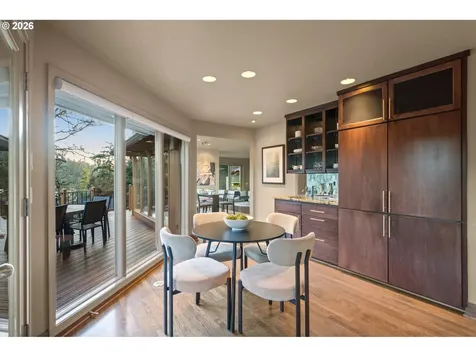1592 View Lake Court Lake Oswego OR 97034