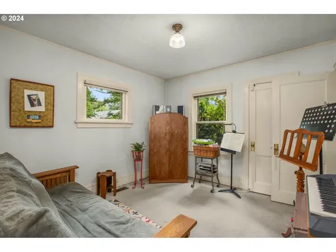 7298 SW Capitol Hill Road Portland OR 97219