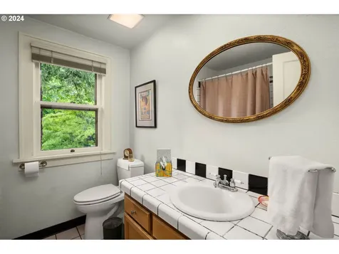 7298 SW Capitol Hill Road Portland OR 97219