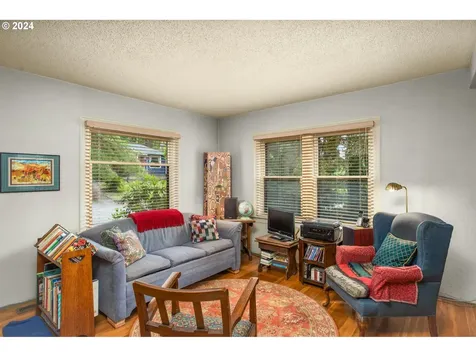 7298 SW Capitol Hill Road Portland OR 97219