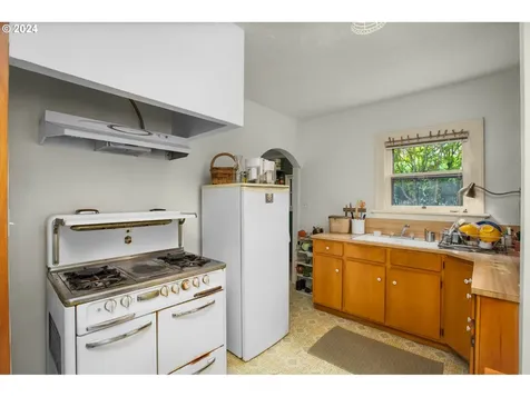 7298 SW Capitol Hill Road Portland OR 97219