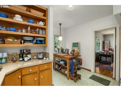 7298 SW Capitol Hill Road Portland OR 97219
