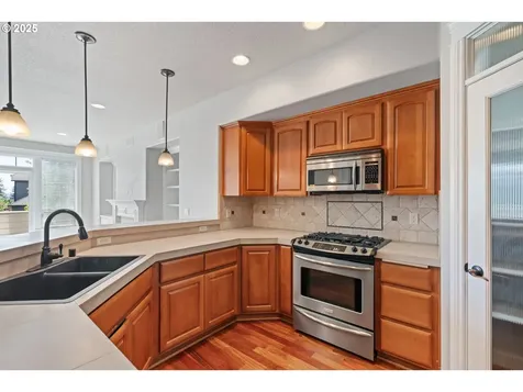 765 W U Street Washougal WA 98671