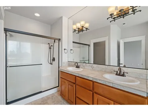 765 W U Street Washougal WA 98671