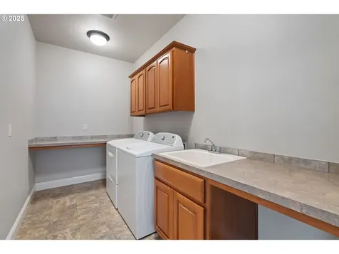 765 W U Street Washougal WA 98671