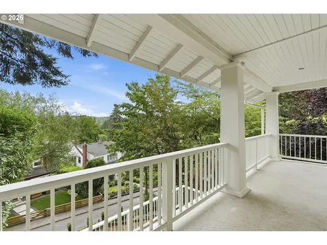 2790 SW Montgomery Drive Portland OR 97201