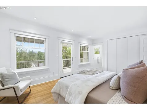 2790 SW Montgomery Drive Portland OR 97201