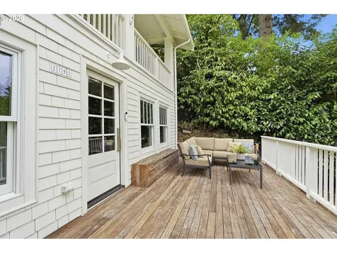 2790 SW Montgomery Drive Portland OR 97201